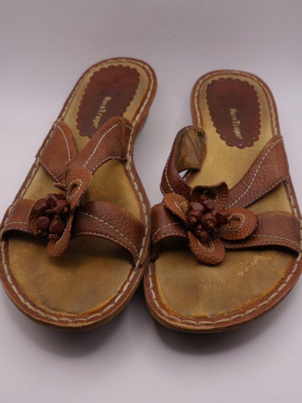 BareTraps Brown Leather Floral Thong Sandals Comfort Slide Flip Flops Size 9